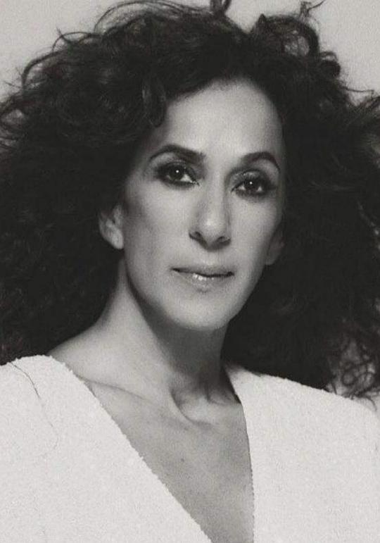 罗萨里奥·弗洛雷斯 Rosario Flores