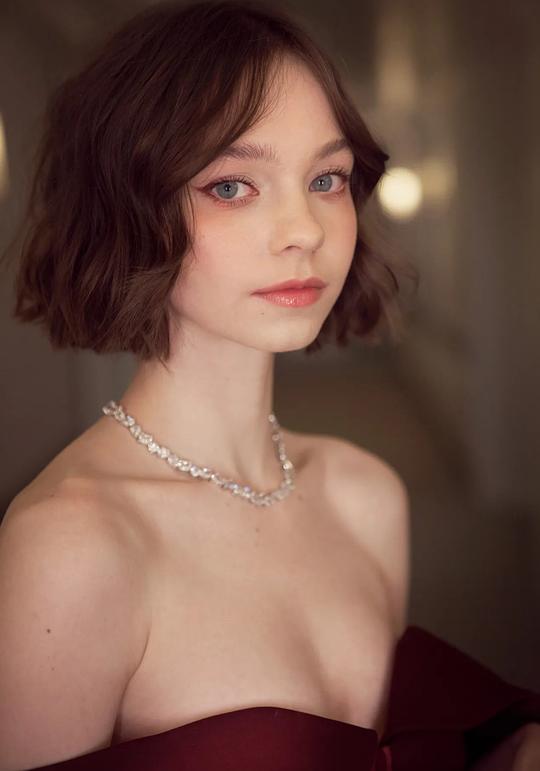 艾玛·迈尔斯 Emma Myers