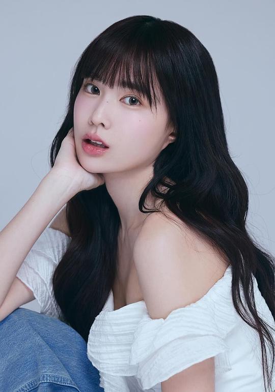 班亚薇·钟查伦 Punyawee Jungcharoen