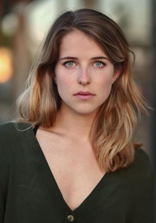 蕾奥妮·布里尔 Leonie Brill