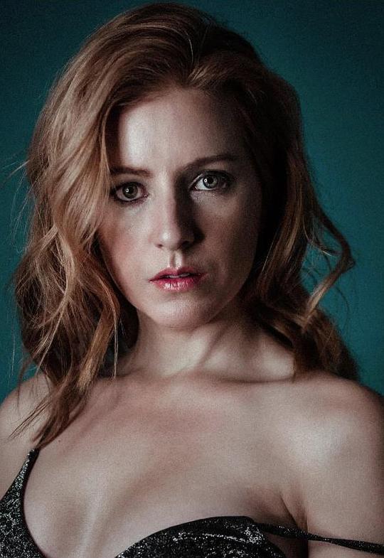 艾德里安·斯帕克斯 Adrienne Sparks