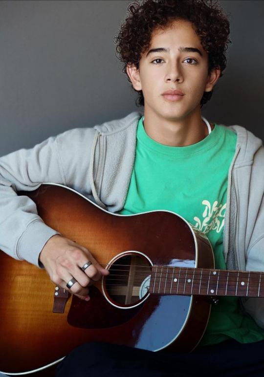 金斯顿·鲁米·索斯威克 Kingston Rumi Southwick