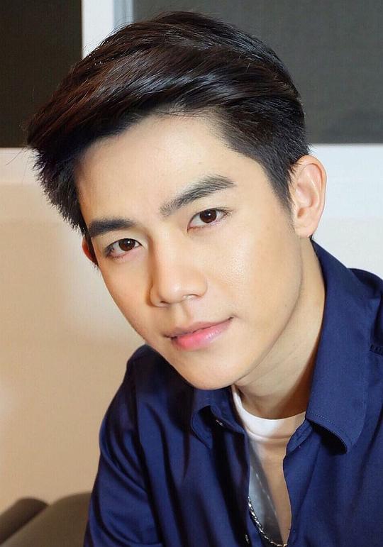 廷纳功·普瓦萨迪翁 Tinnakorn Puwasakdiwong