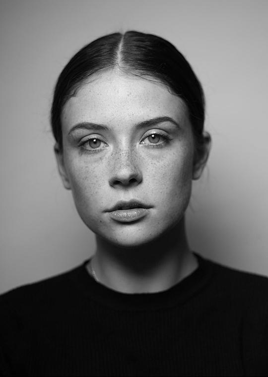 米娅·汤姆林森 Mia Tomlinson