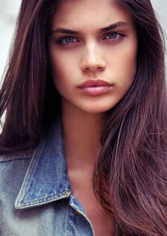 莎拉·桑帕伊奥 Sara Sampaio