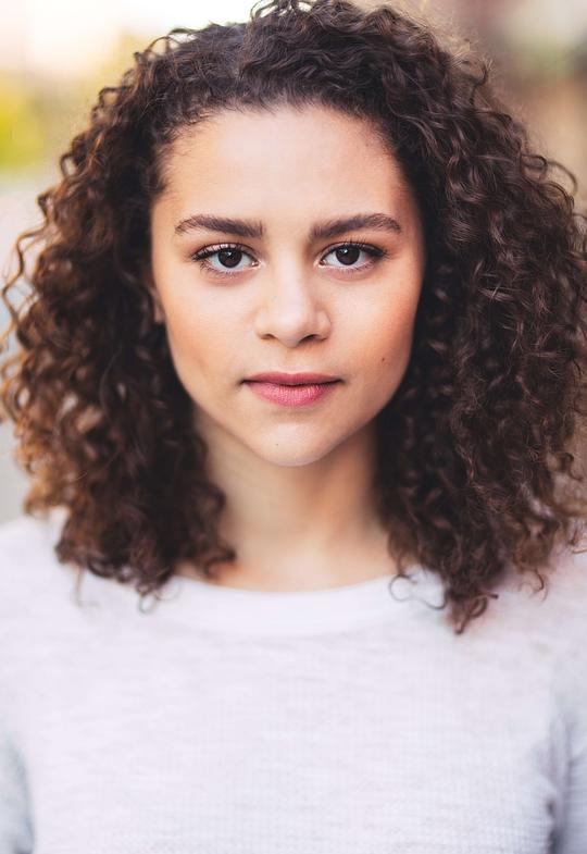 莉莉·圣地亚哥 Lily Santiago