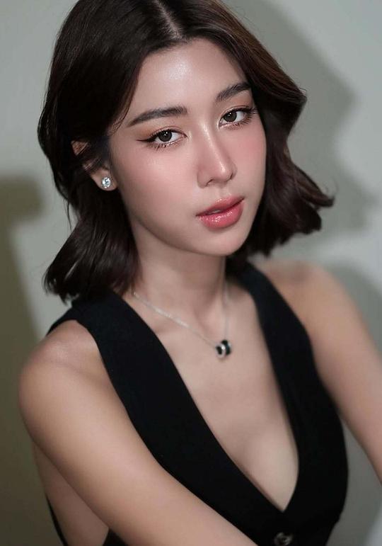 莎兰拉可·查伦詹 Saranrak Charoenchan