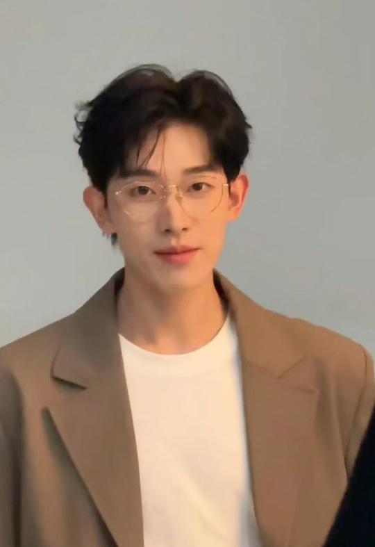 邬正容 Zhengrong Wu