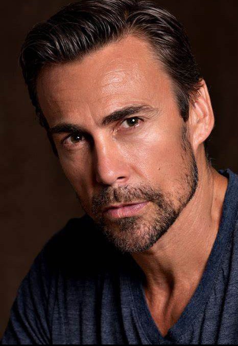 丹尼尔·伯哈特 Daniel Bernhardt