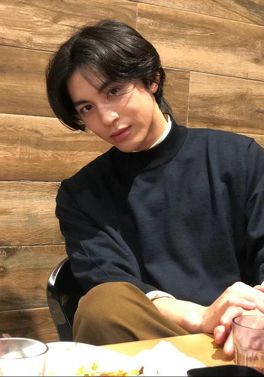 黄靖洲 Jingzhou Huang