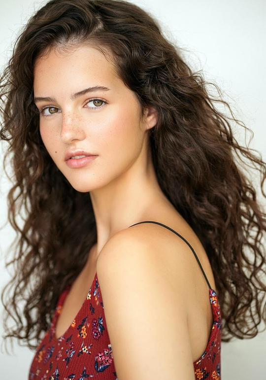 索菲娅·查普德莱妮 Sophia Chapdelaine