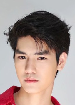 瀛·谭奈特·佤纳缇塔鹏 Win Thanat Wanattapong