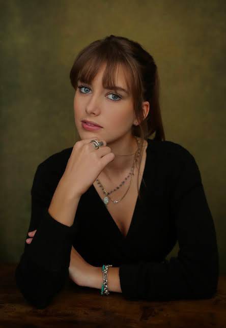 佐伊·布拉夫 Zoe Brough