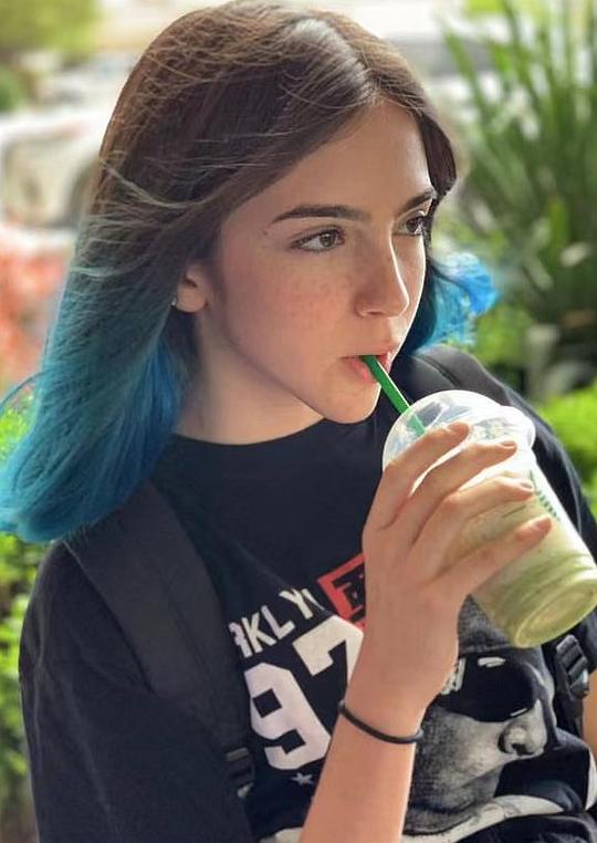 加芙瑞拉·贝埃 Gabriela Bee