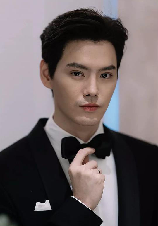 拿特谭侬·平罗杰柯尹拉廷 Natthanon Pinrojnkeerathi