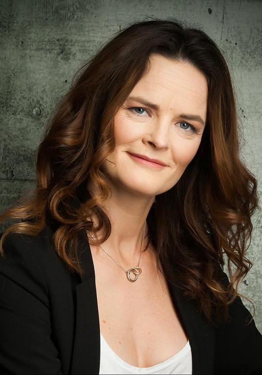 内莉·伯勒斯 Nellie Burroughes