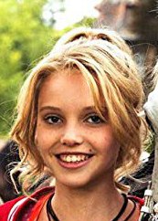 莉娜·拉里萨·斯特拉尔 Lina Larissa Strahl