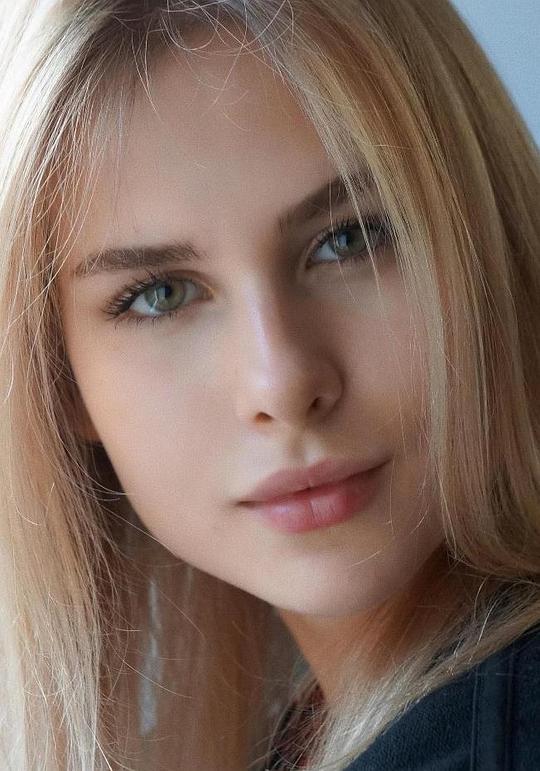 瓦尔瓦拉·科玛洛娃 Varvara Komarova