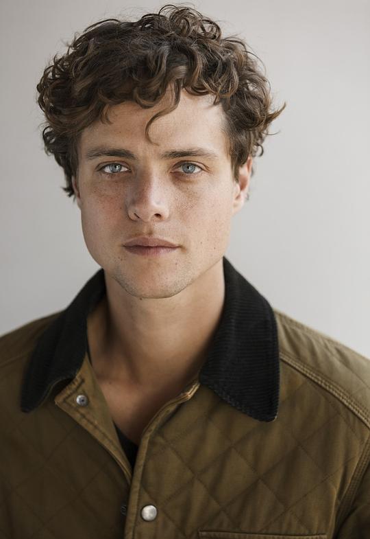道格拉斯·史密斯 Douglas Smith
