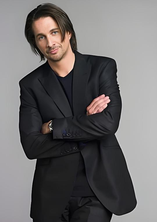 迈克尔·伊斯顿 Michael Easton