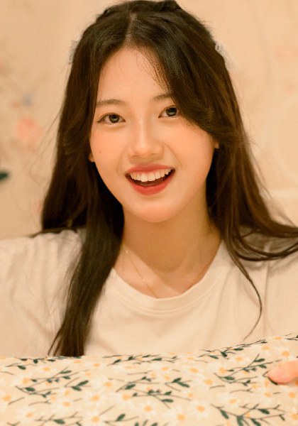 诗越越 Yueyue Shi