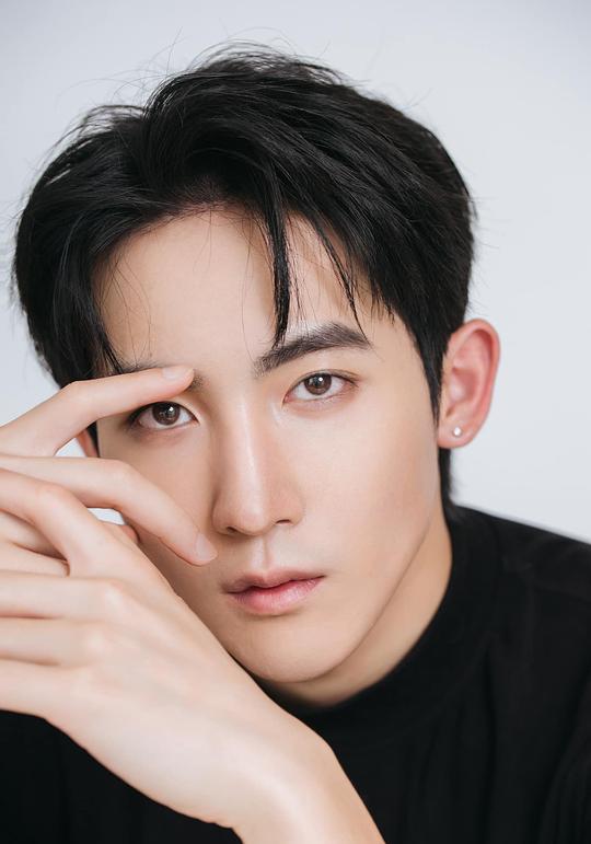 黄宏轩 Kurt Huang