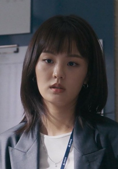 李韩睿意 Nu-ri Lee Han