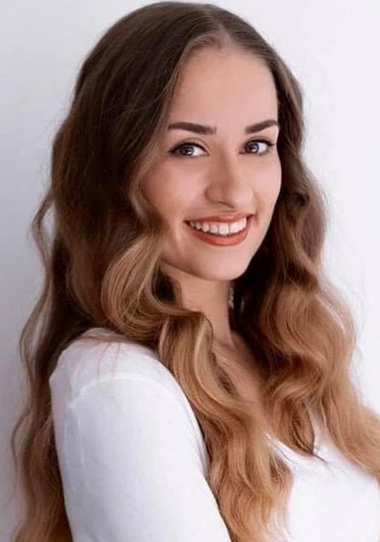 加布里埃拉·西兹马迪亚 Gabriella Csizmadia