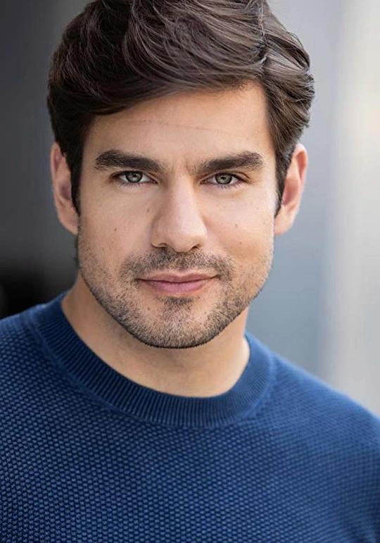 亚历克斯·埃索拉 Alex Esola