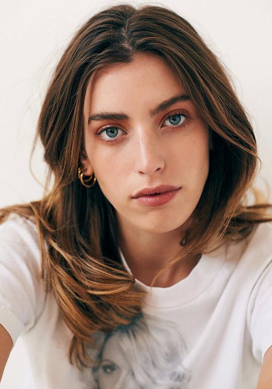 克拉拉·麦克格雷格 Clara McGregor