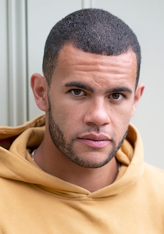 朱利安·摩尔-库克 Julian Moore-Cook