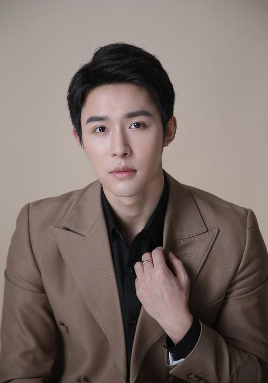 邹柯俊 Kejun Zou