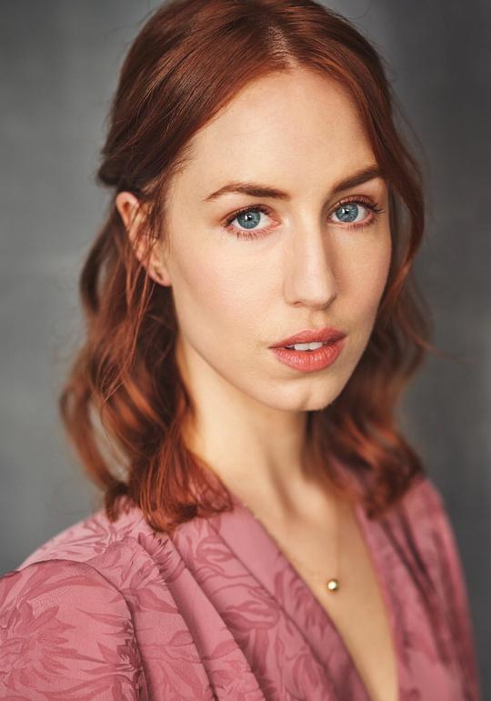 伊兹·史蒂文斯 Izzy Stevens