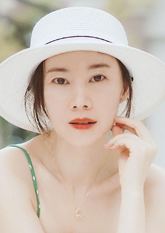 张宝雯 Baowen Zhang
