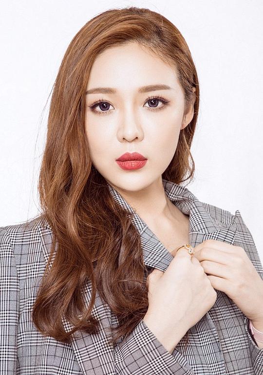 盛以婕 Yijie Sheng