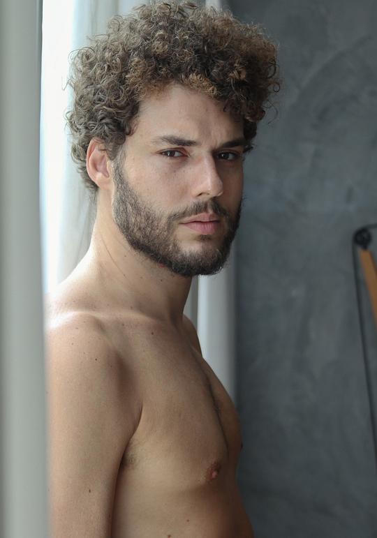 布鲁斯·德·阿劳约 Bruce de Araújo