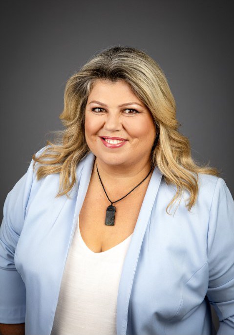 乌兹拉·卡尔森 Urzila Carlson