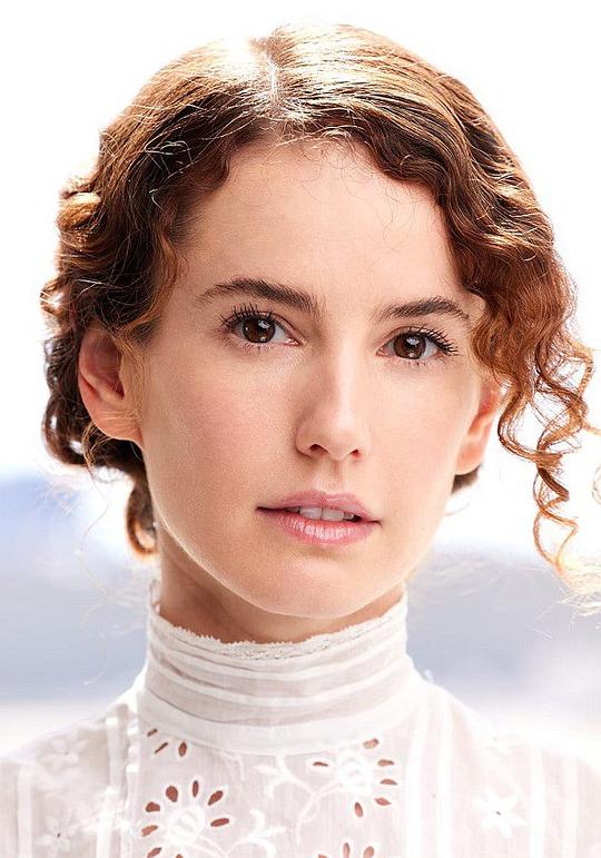 瓦莱斯卡·米勒 Valeska Miller