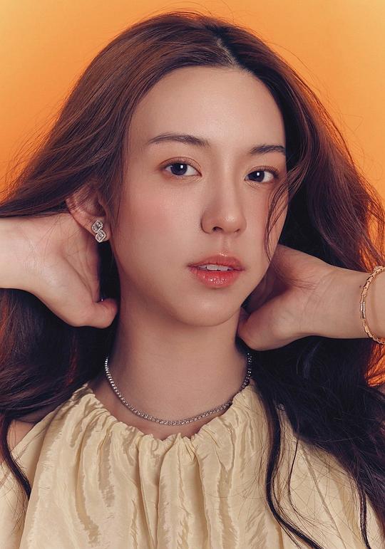 娅宁·奥帕莎塔翁 Yanin Opassathaworn
