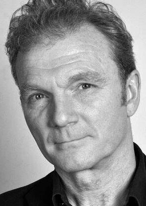 基隆·杰奇尼斯 Kieron Jecchinis