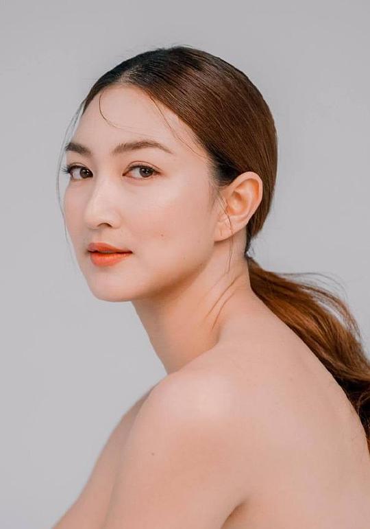 卡曼妮·耶美肯 Khemanit Jamikorn