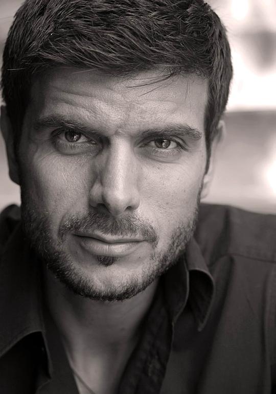 马诺斯·加夫拉斯 Manos Gavras