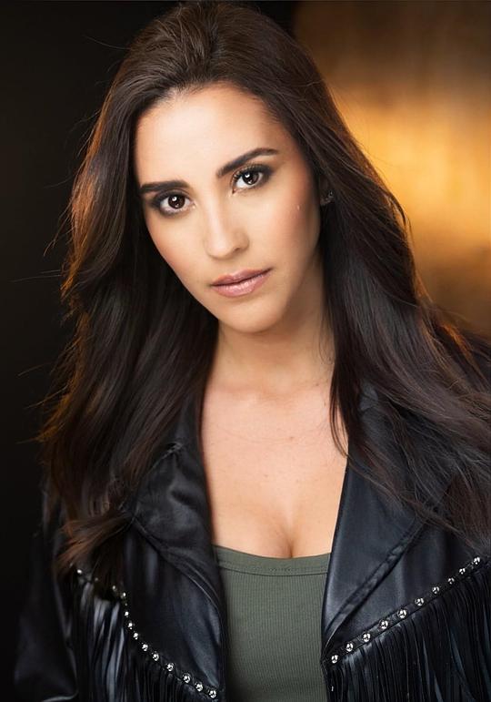 德西蕾·亚历山德拉·埃斯特拉达 Desiree Alexandra Estrada