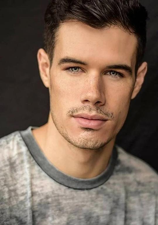 利亚姆·霍尔 Liam Hall