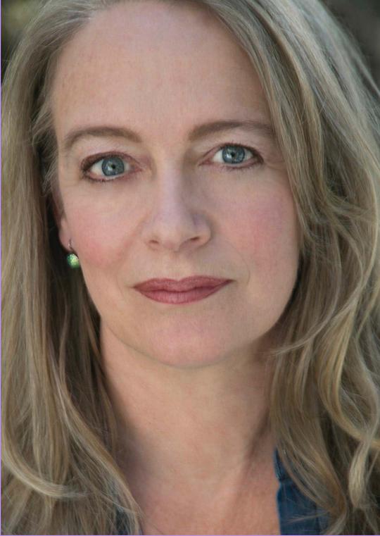 朱莉娅·麦克尼尔 Julia McNeal