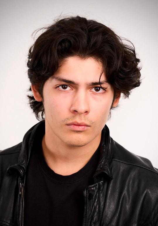 卢修斯·霍约斯 Lucius Hoyos