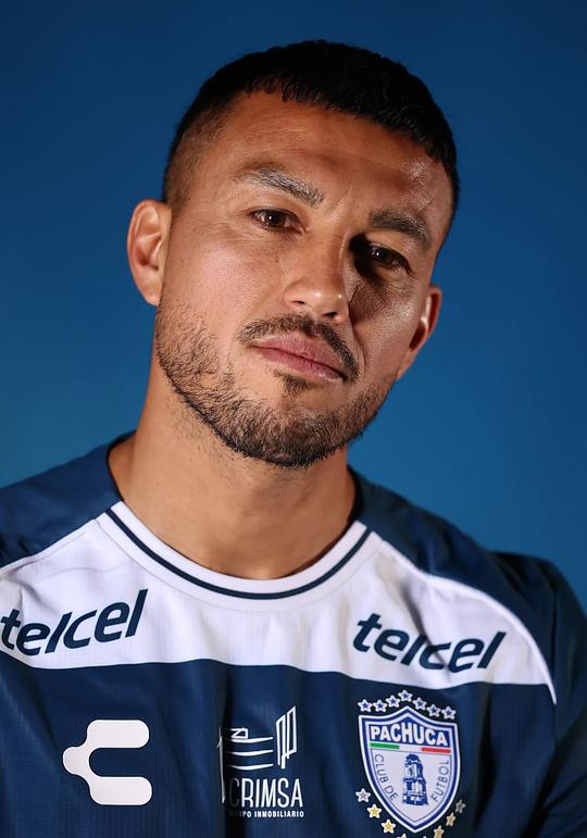 古斯塔沃·卡布拉尔 Gustavo Cabral