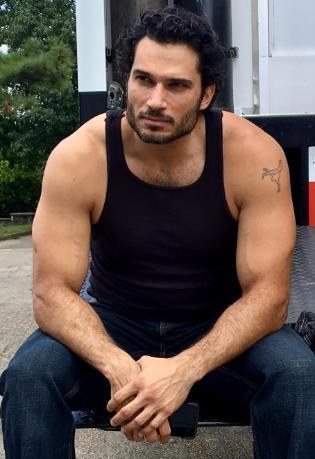 约翰·桑蒂亚戈 John Santiago