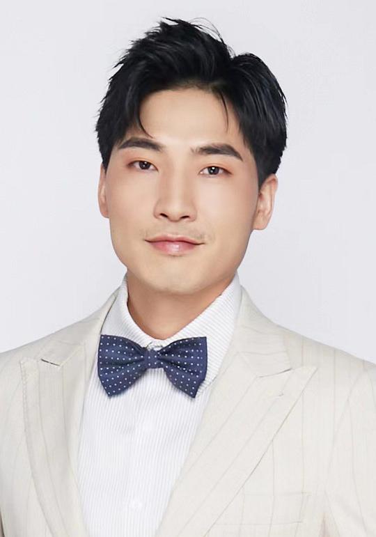 闫昌 Chang Yan