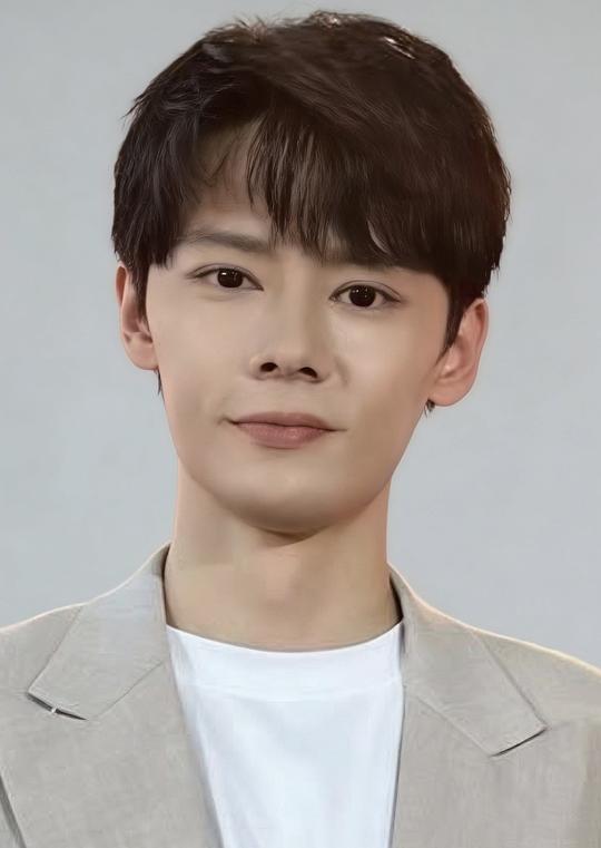 罗子惟 Tzu-Wei Lo